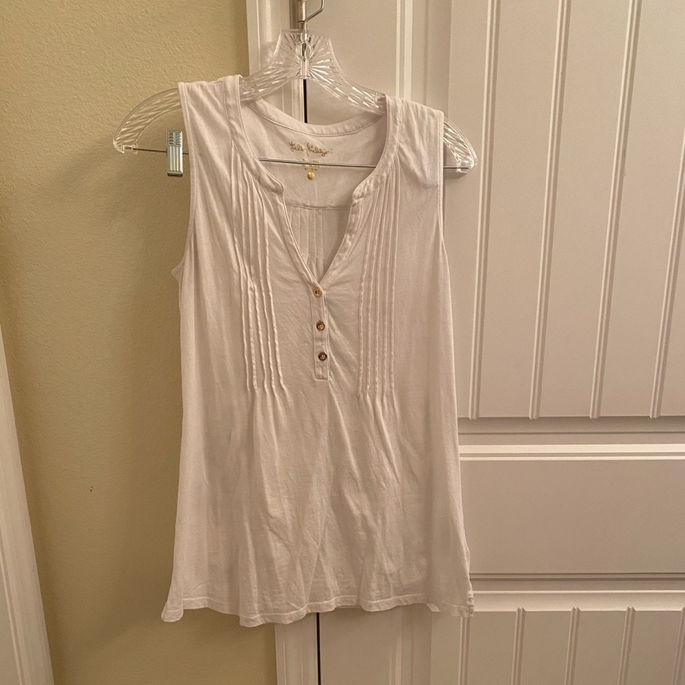 Lilly Pulitzer White Benton shirt size xs. EUC.